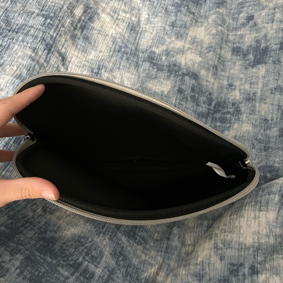 silver ipad travel case - Picture 2 of 3